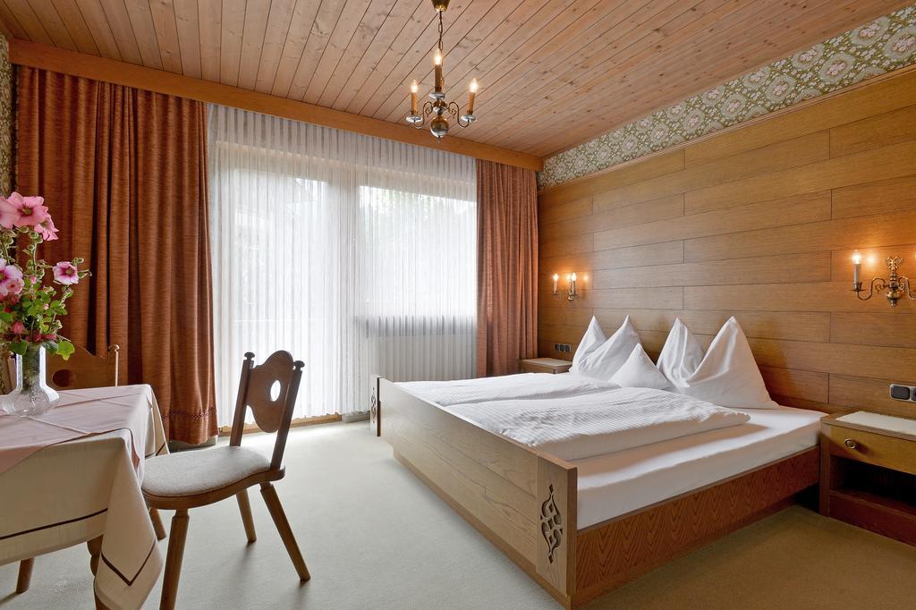 Landhaus Zum Griena Mayrhofen Szoba fotó